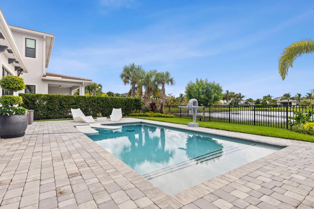 For Rent: $10,000 (5 beds, 6 baths, 4182 Square Feet)