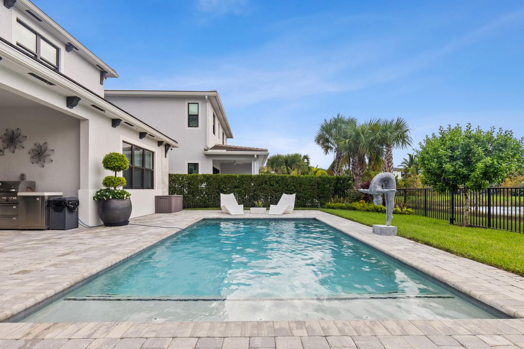 For Rent: $10,000 (5 beds, 6 baths, 4182 Square Feet)