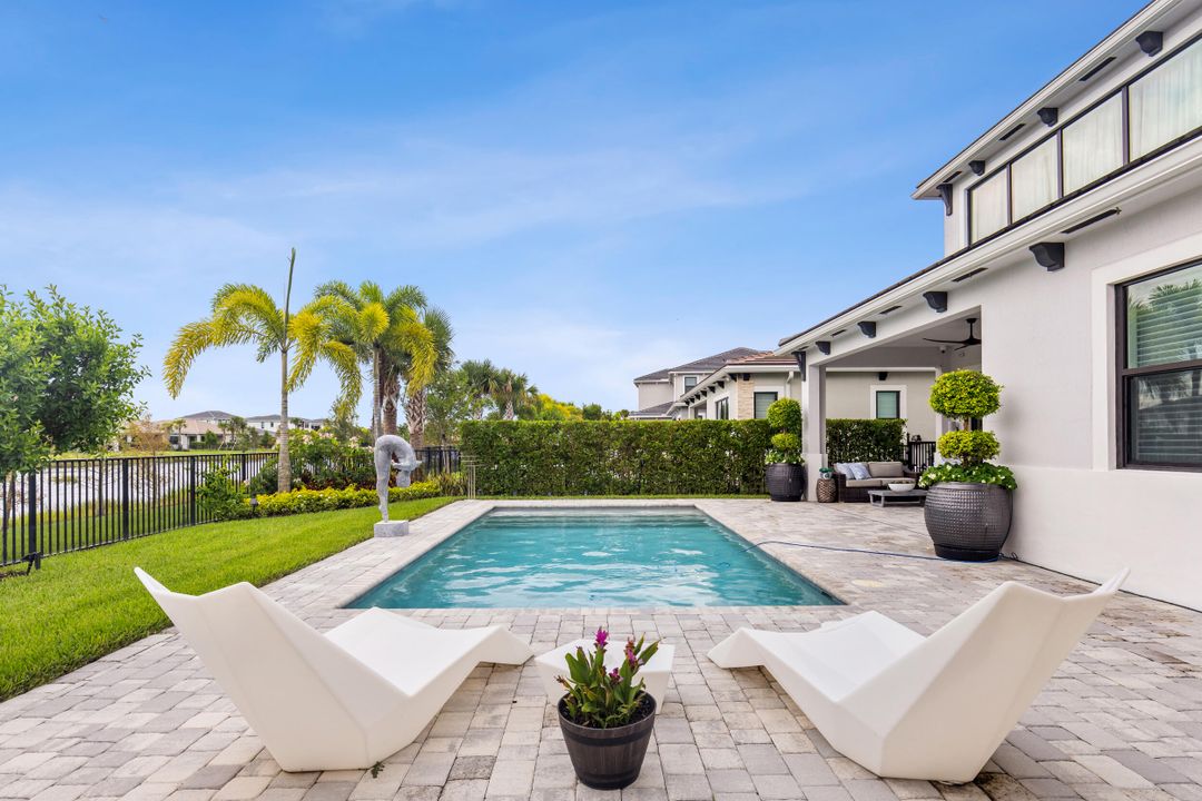 For Rent: $10,000 (5 beds, 6 baths, 4182 Square Feet)