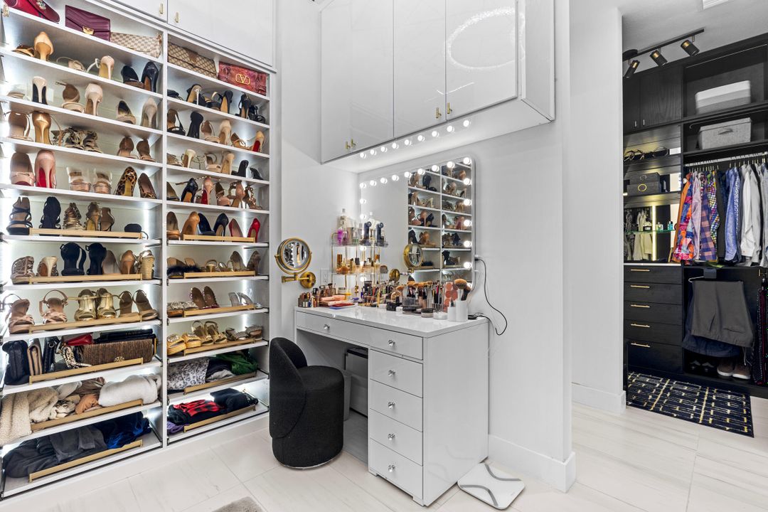 For Rent: $10,000 (5 beds, 6 baths, 4182 Square Feet)