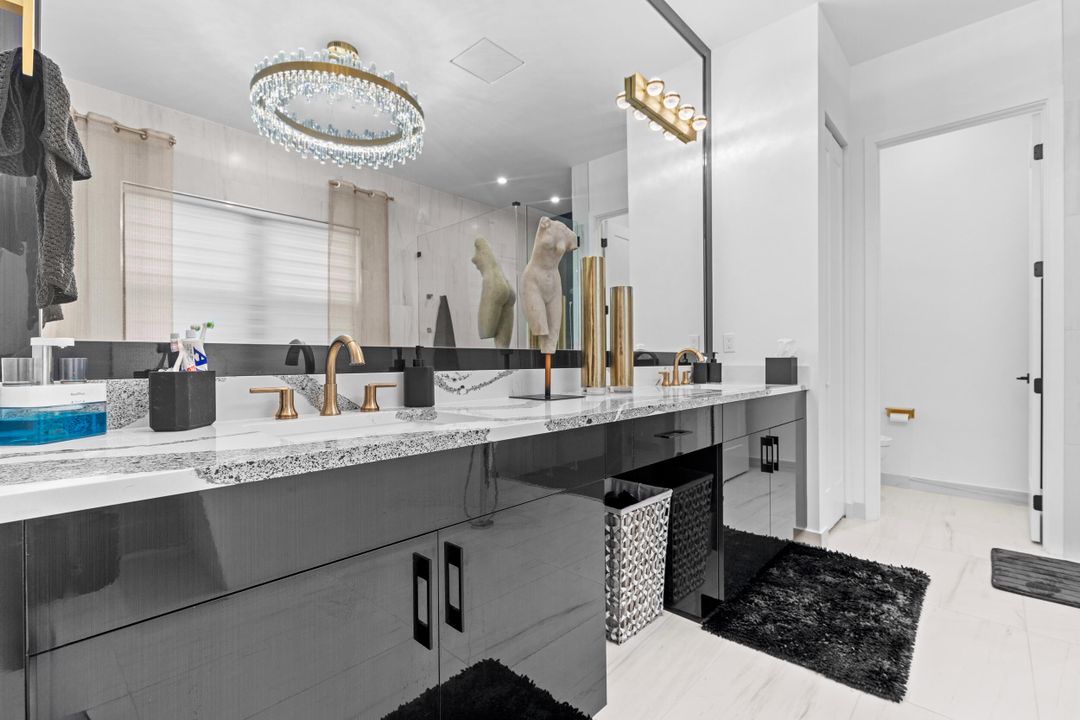 For Rent: $10,000 (5 beds, 6 baths, 4182 Square Feet)