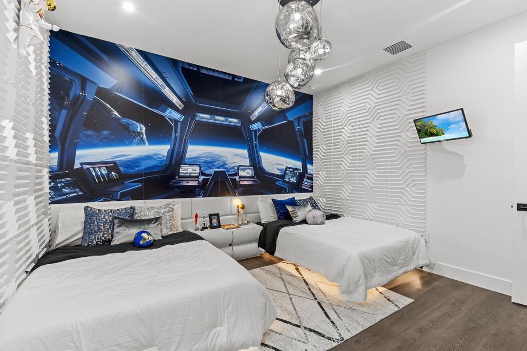 For Rent: $10,000 (5 beds, 6 baths, 4182 Square Feet)