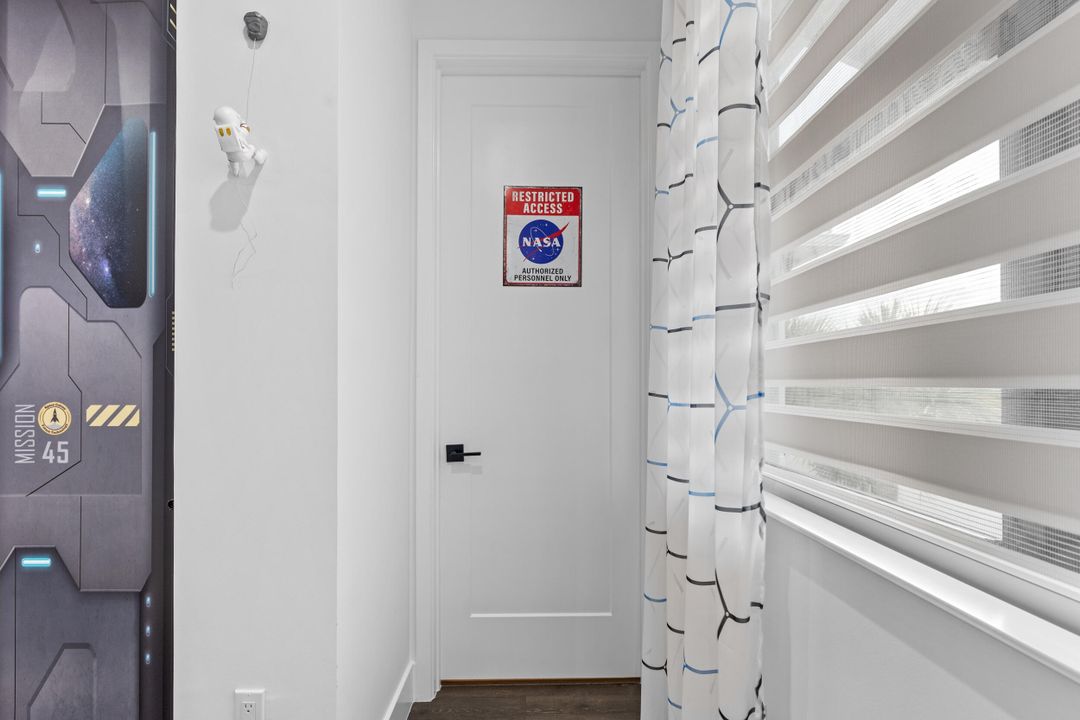 For Rent: $10,000 (5 beds, 6 baths, 4182 Square Feet)