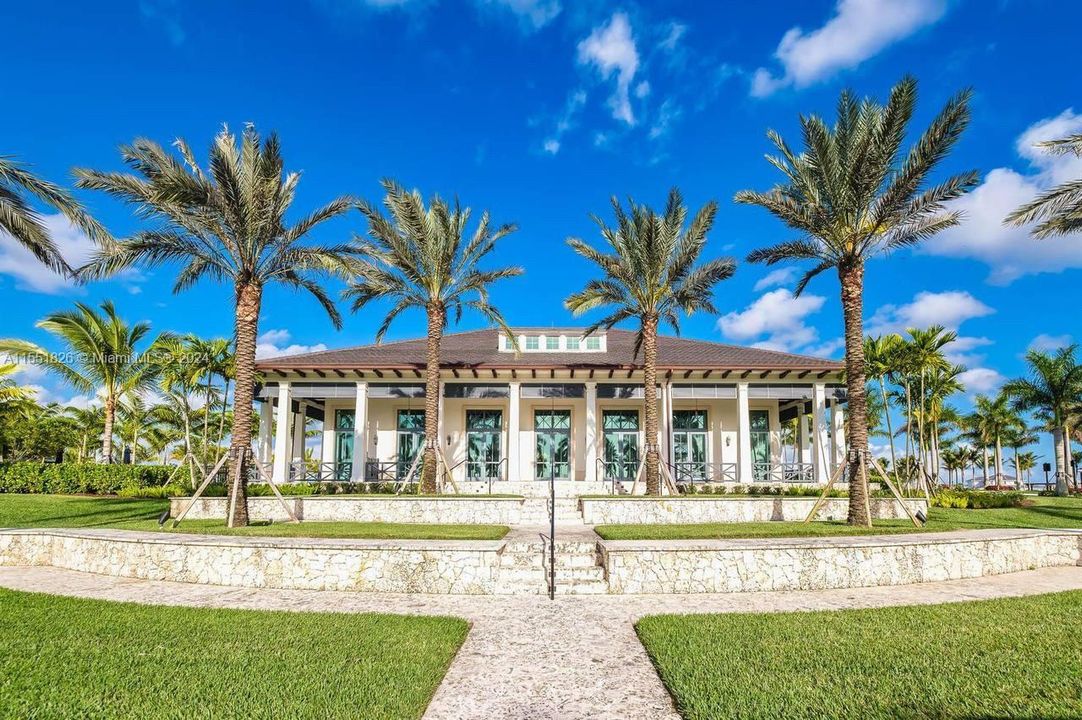 For Rent: $10,000 (5 beds, 6 baths, 4182 Square Feet)