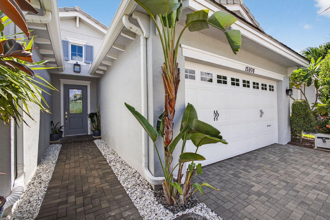 For Sale: $550,000 (3 beds, 2 baths, 1703 Square Feet)