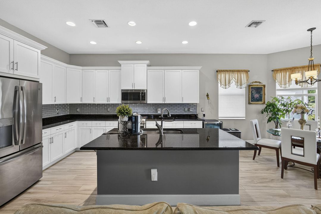 For Sale: $550,000 (3 beds, 2 baths, 1703 Square Feet)