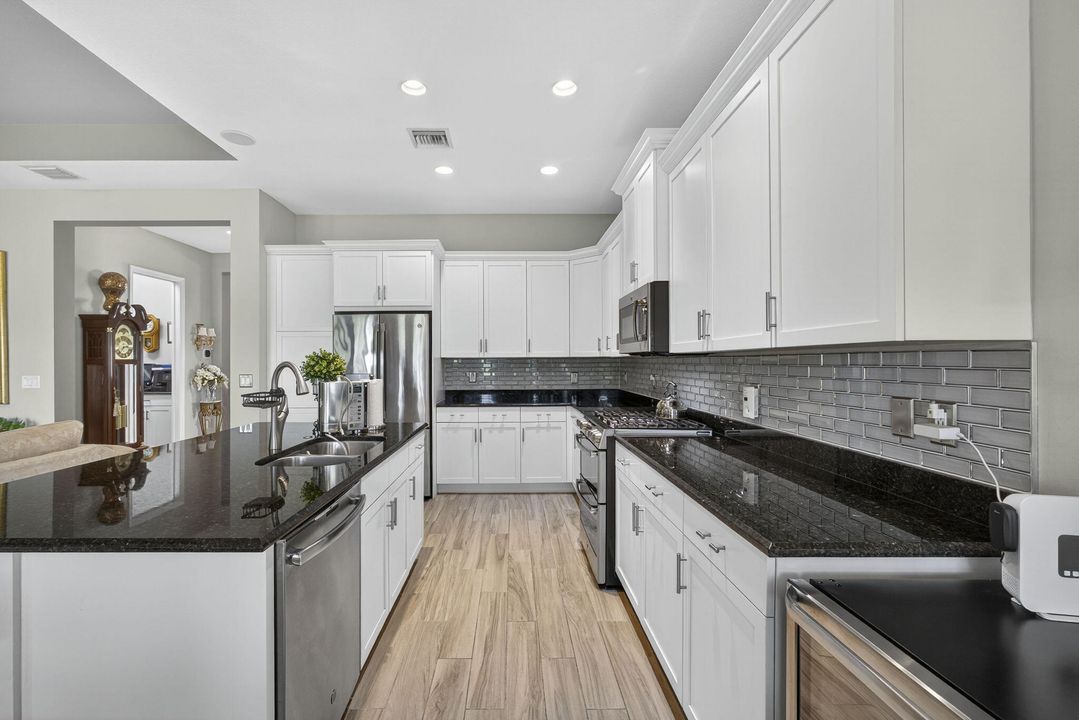 For Sale: $550,000 (3 beds, 2 baths, 1703 Square Feet)