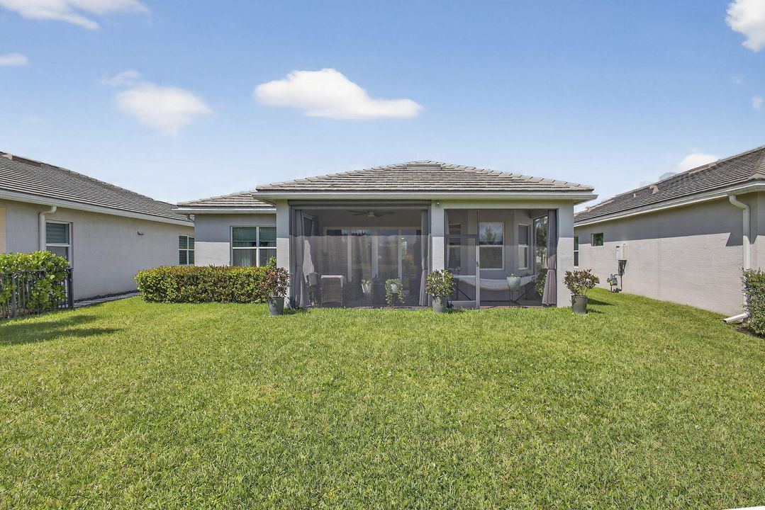 For Sale: $550,000 (3 beds, 2 baths, 1703 Square Feet)