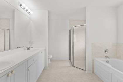 На продажу: $225,900 (2 спален, 2 ванн, 1286 Квадратных фут)