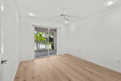 На продажу: $225,900 (2 спален, 2 ванн, 1286 Квадратных фут)