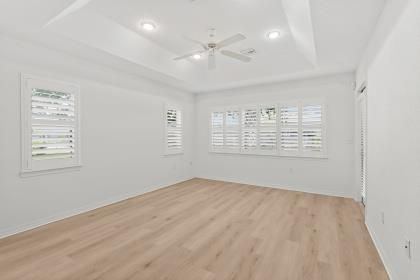 На продажу: $225,900 (2 спален, 2 ванн, 1286 Квадратных фут)