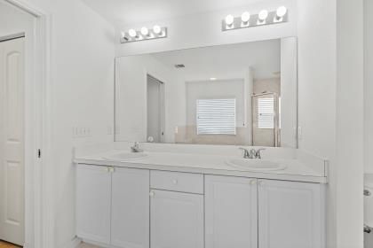 На продажу: $225,900 (2 спален, 2 ванн, 1286 Квадратных фут)