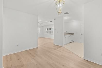 На продажу: $225,900 (2 спален, 2 ванн, 1286 Квадратных фут)