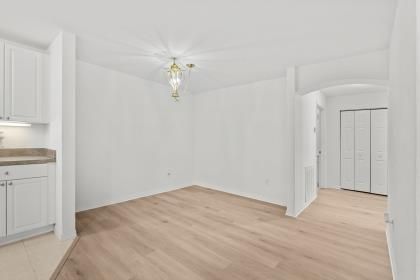 На продажу: $225,900 (2 спален, 2 ванн, 1286 Квадратных фут)