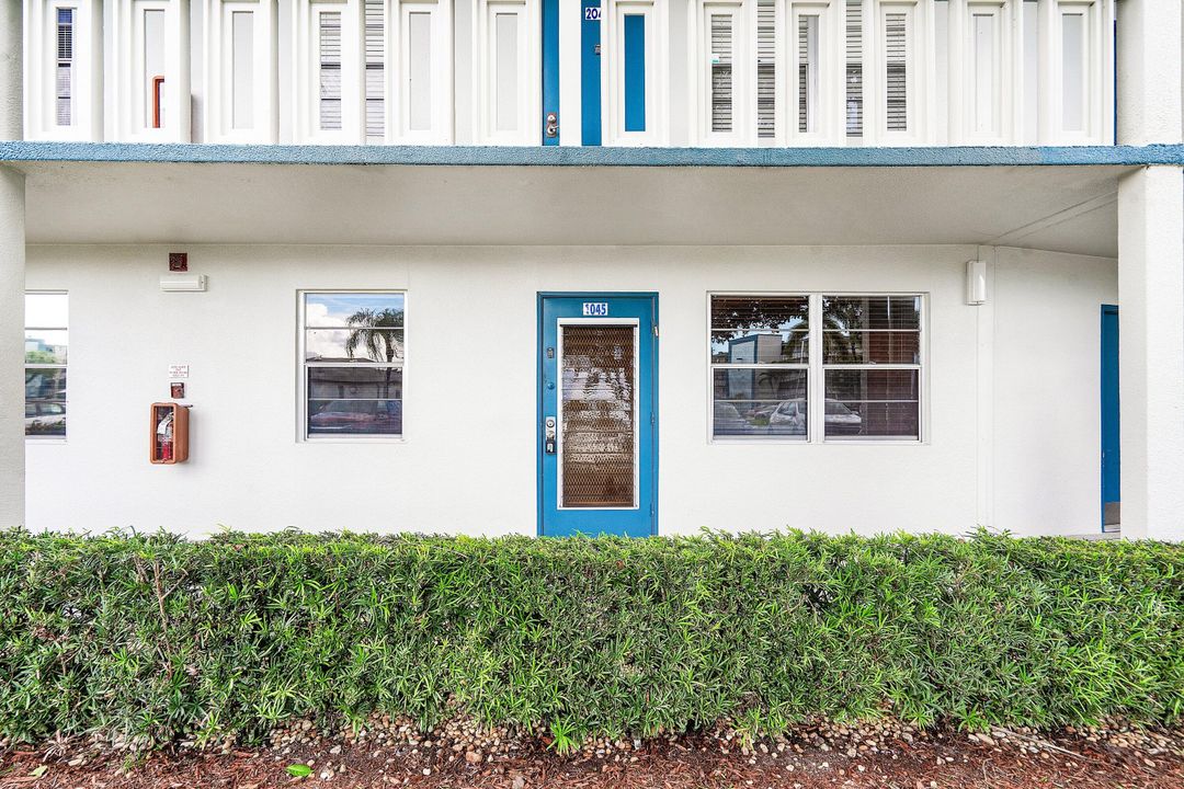 合同活跃: $169,000 (2 贝兹, 2 浴室, 916 平方英尺)