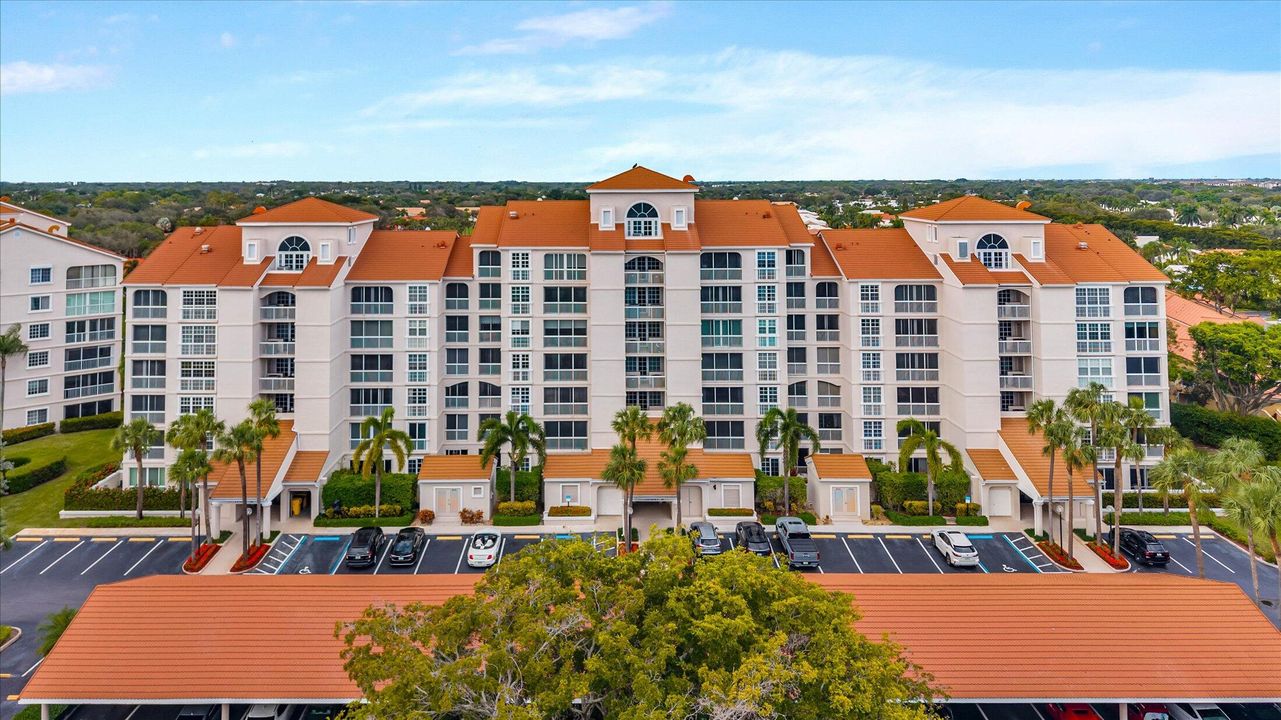 Под контрактом: $775,000 (3 спален, 2 ванн, 2530 Квадратных фут)