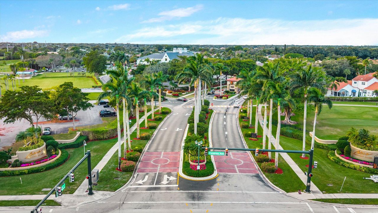 Под контрактом: $775,000 (3 спален, 2 ванн, 2530 Квадратных фут)