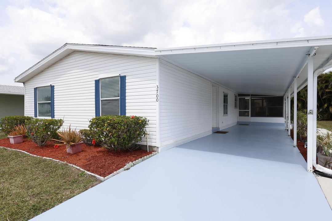 Recently Sold: $140,000 (2 beds, 2 baths, 1480 Square Feet)