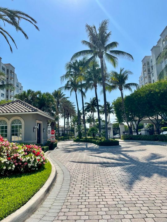 合同活跃: $8,500 (2 贝兹, 2 浴室, 1275 平方英尺)