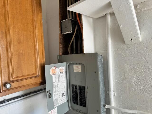 En Venta: $295,000 (3 camas, 2 baños, 936 Pies cuadrados)