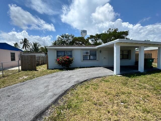 En Venta: $295,000 (3 camas, 2 baños, 936 Pies cuadrados)