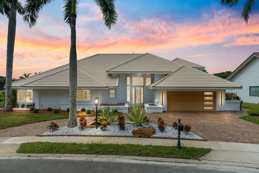 Недавно продано: $2,500,000 (5 спален, 6 ванн, 4246 Квадратных фут)