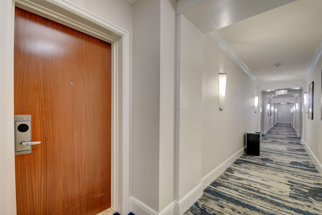 For Sale: $589,900 (1 beds, 1 baths, 726 Square Feet)