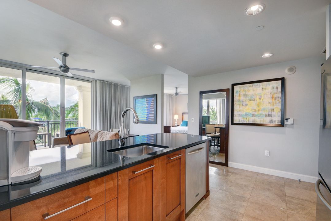 For Sale: $589,900 (1 beds, 1 baths, 726 Square Feet)