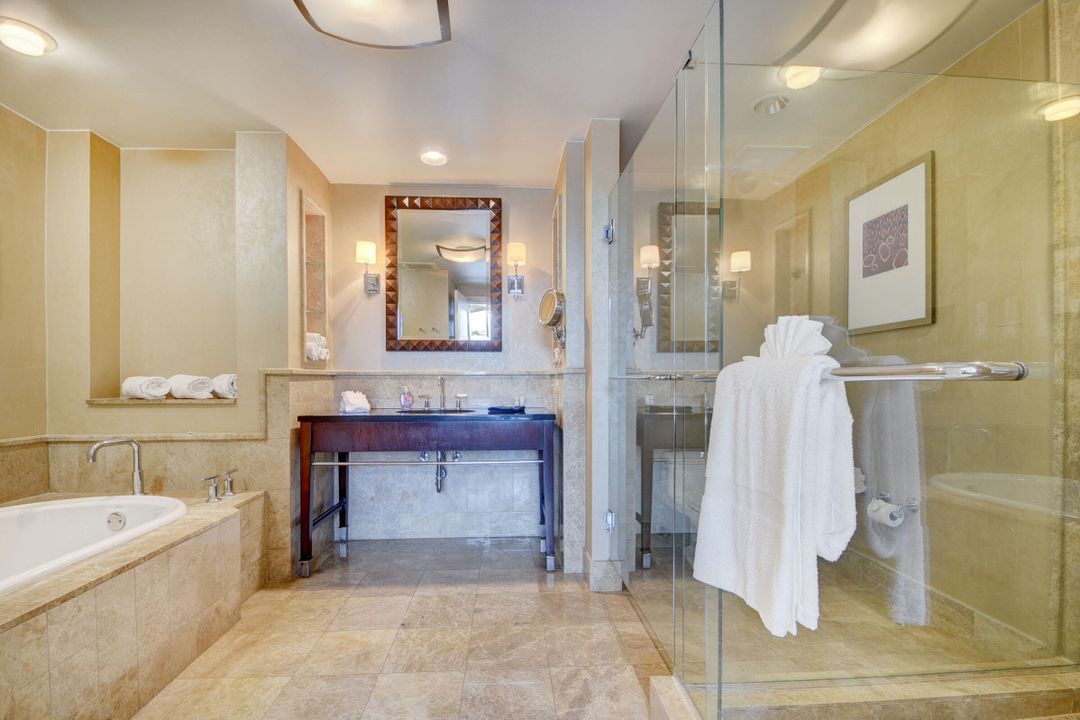 For Sale: $589,900 (1 beds, 1 baths, 726 Square Feet)