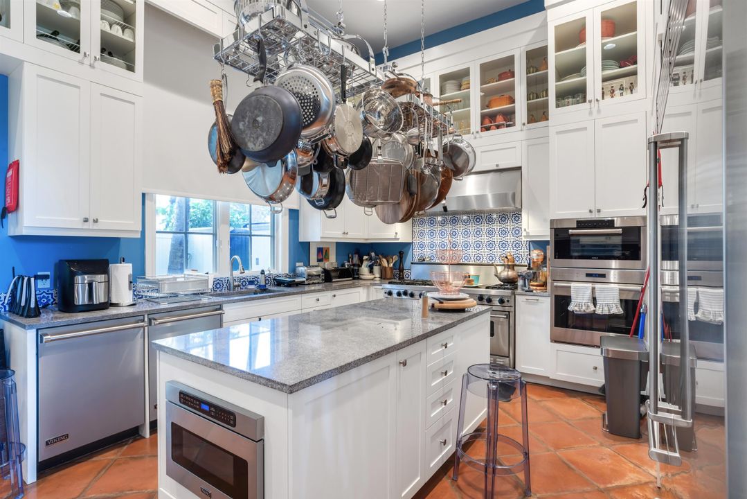 待售: $29,500,000 (8 贝兹, 9 浴室, 14094 平方英尺)