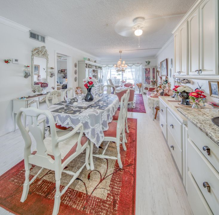 Active With Contract: $97,970 (1 beds, 1 baths, 894 Square Feet)