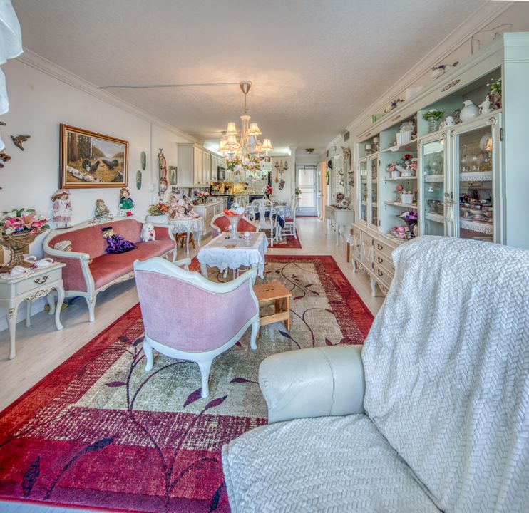 Active With Contract: $97,970 (1 beds, 1 baths, 894 Square Feet)