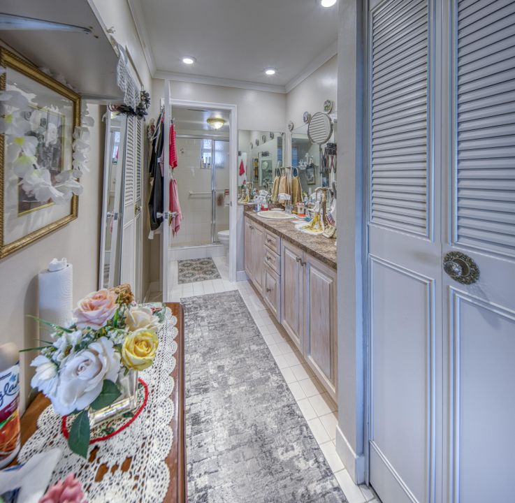 Active With Contract: $97,970 (1 beds, 1 baths, 894 Square Feet)