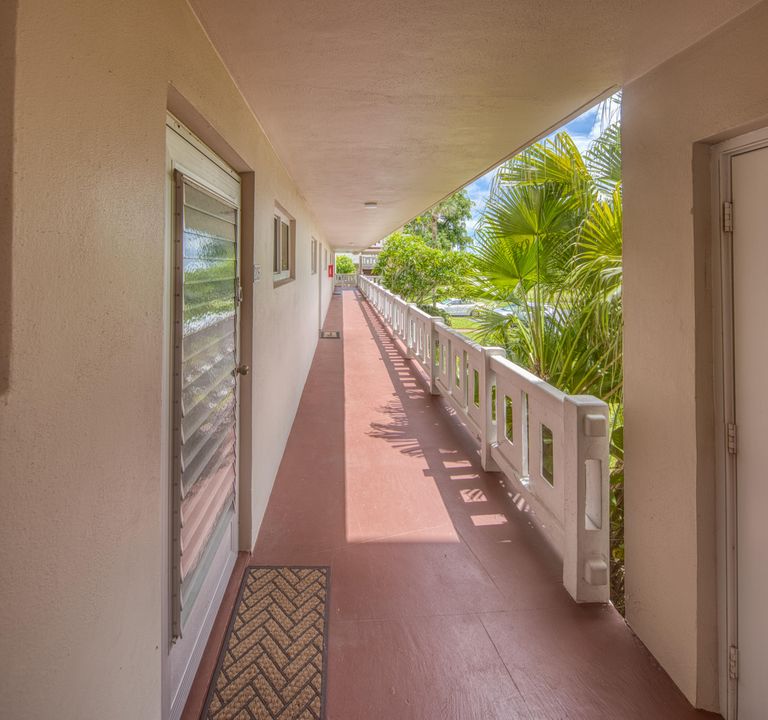 Active With Contract: $97,970 (1 beds, 1 baths, 894 Square Feet)