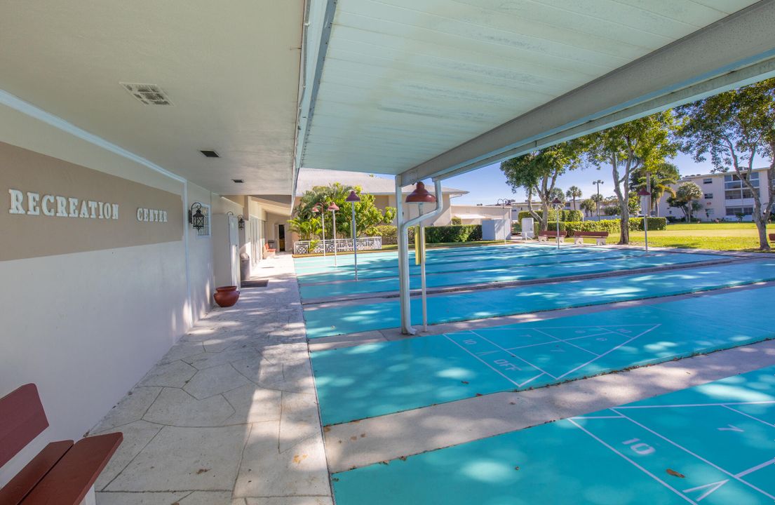 Active With Contract: $97,970 (1 beds, 1 baths, 894 Square Feet)