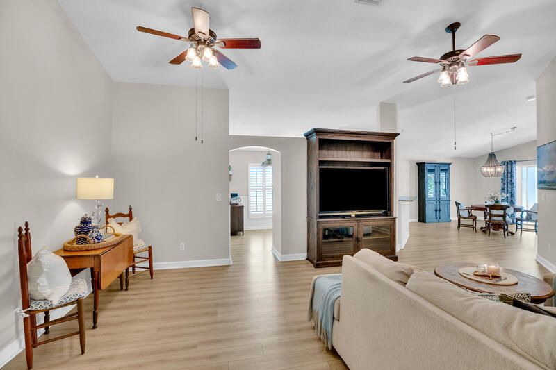 На продажу: $498,900 (4 спален, 2 ванн, 2022 Квадратных фут)