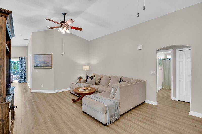 На продажу: $498,900 (4 спален, 2 ванн, 2022 Квадратных фут)