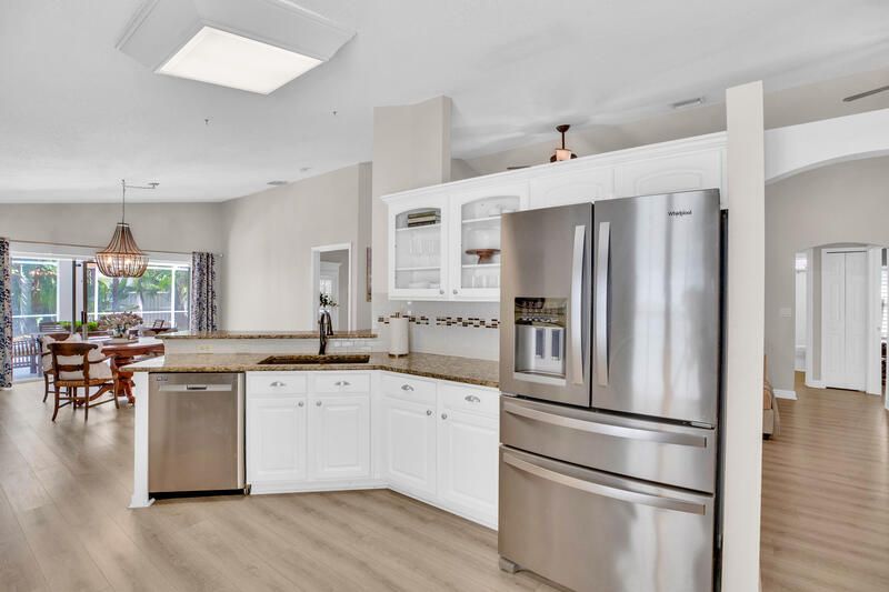 На продажу: $498,900 (4 спален, 2 ванн, 2022 Квадратных фут)