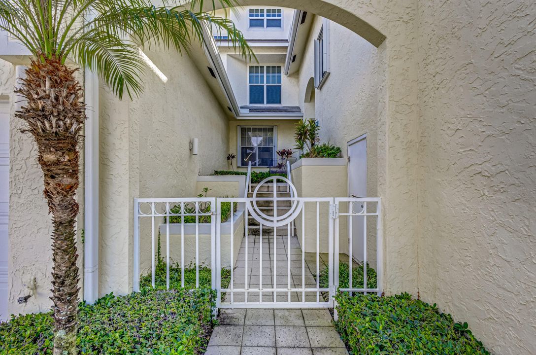 Active With Contract: $8,000 (2 beds, 2 baths, 1624 Square Feet)