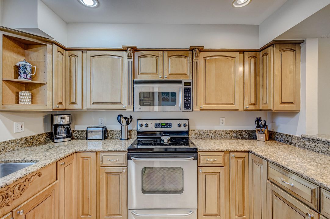 Active With Contract: $8,000 (2 beds, 2 baths, 1624 Square Feet)