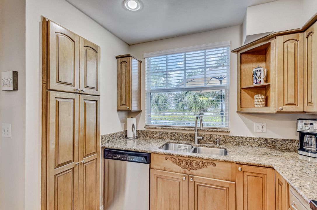 Active With Contract: $8,000 (2 beds, 2 baths, 1624 Square Feet)