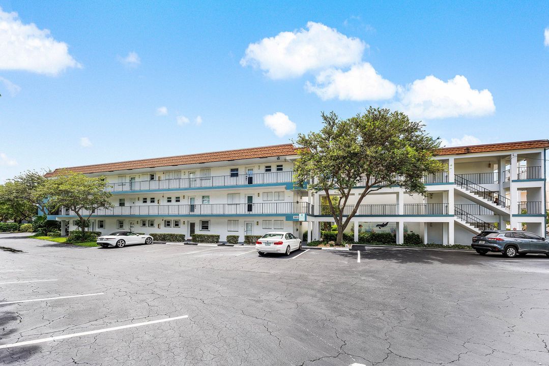 For Sale: $345,000 (2 beds, 2 baths, 1000 Square Feet)