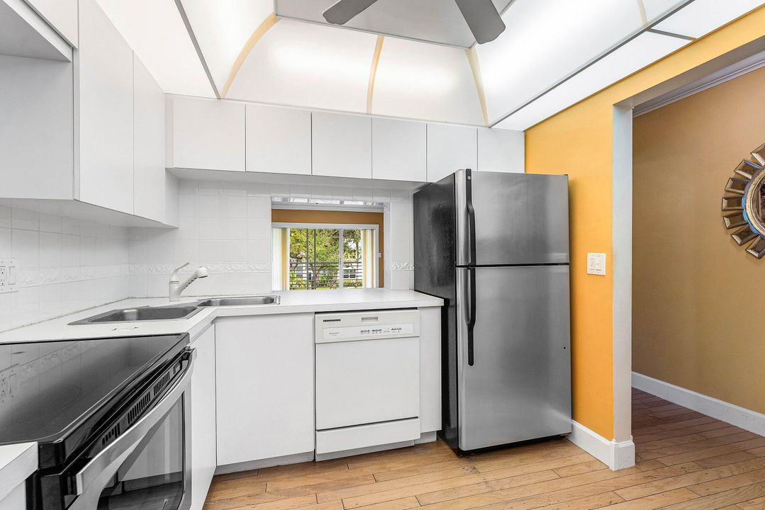 For Sale: $345,000 (2 beds, 2 baths, 1000 Square Feet)