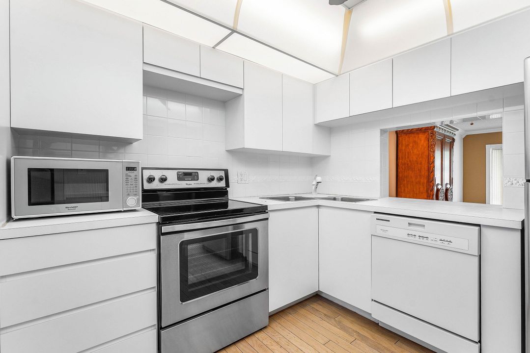 For Sale: $345,000 (2 beds, 2 baths, 1000 Square Feet)