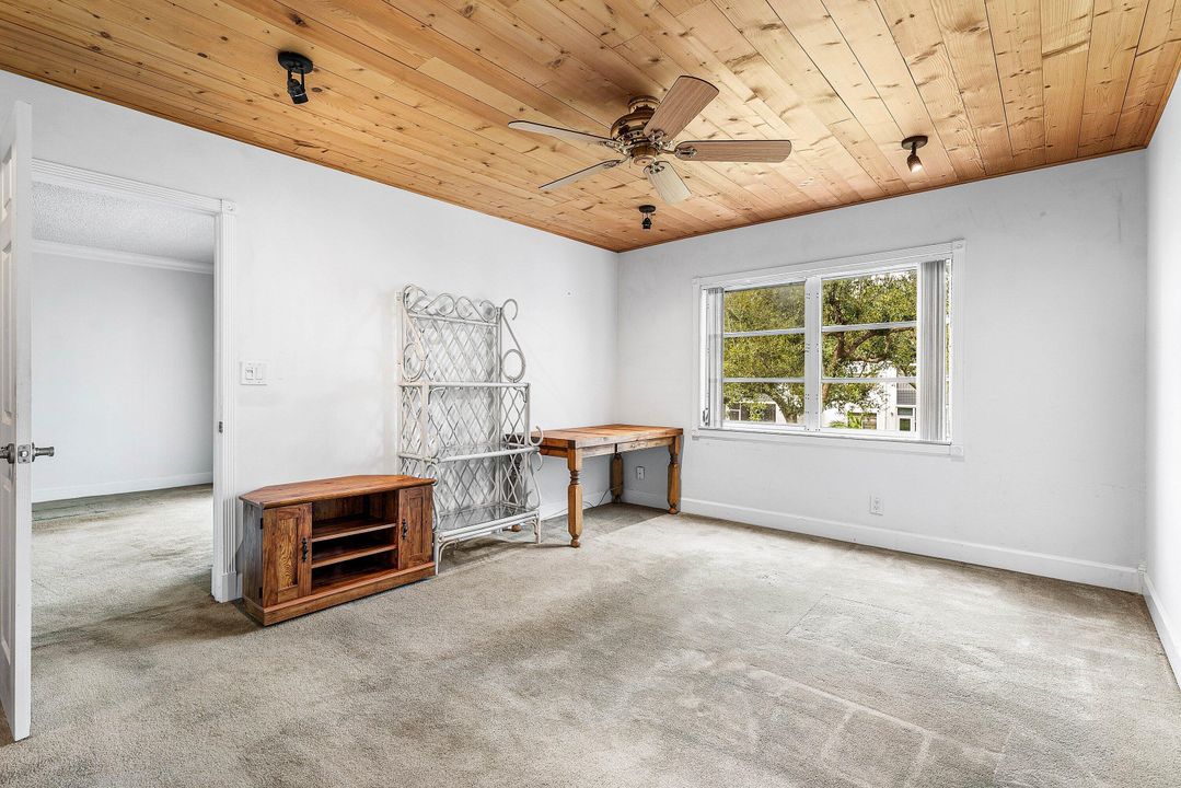 For Sale: $345,000 (2 beds, 2 baths, 1000 Square Feet)