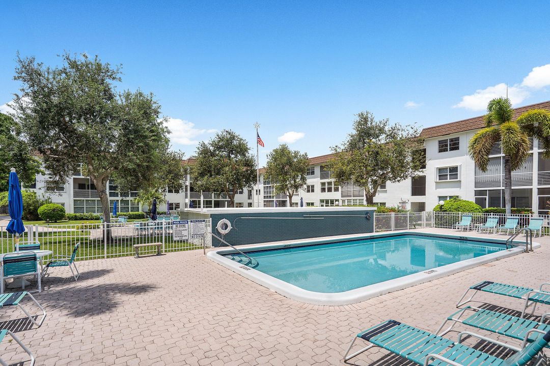 For Sale: $345,000 (2 beds, 2 baths, 1000 Square Feet)