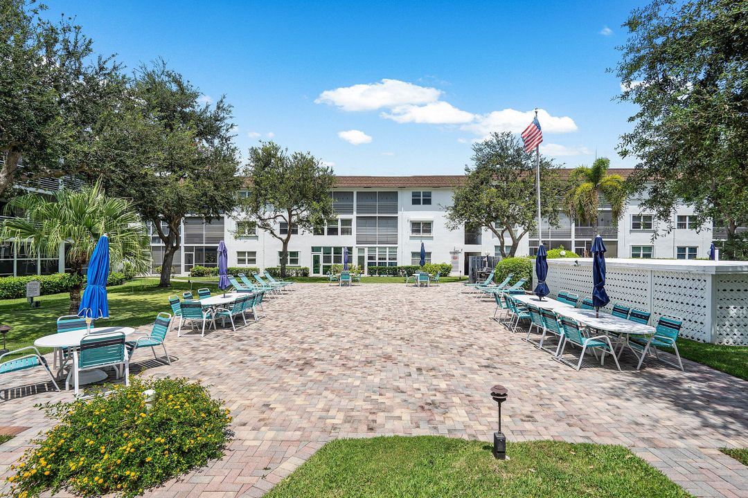 For Sale: $345,000 (2 beds, 2 baths, 1000 Square Feet)