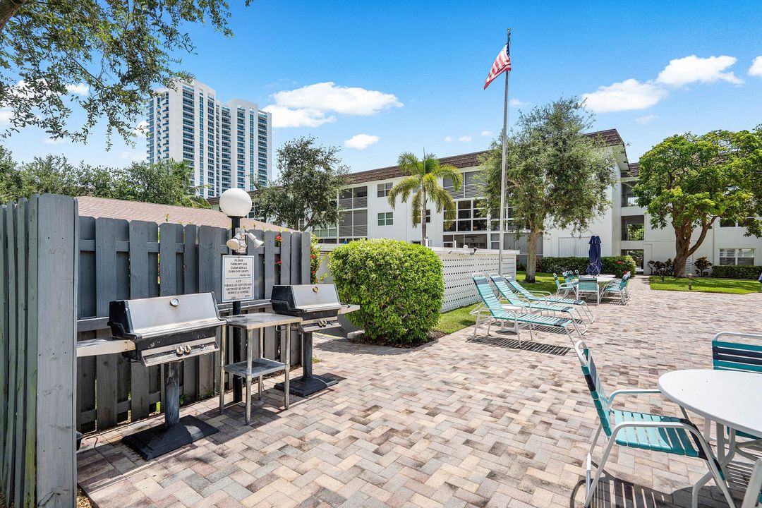 For Sale: $345,000 (2 beds, 2 baths, 1000 Square Feet)