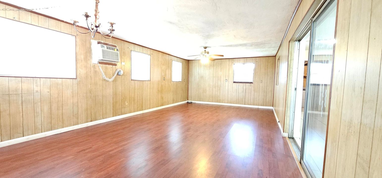 For Sale: $309,000 (3 beds, 2 baths, 1488 Square Feet)