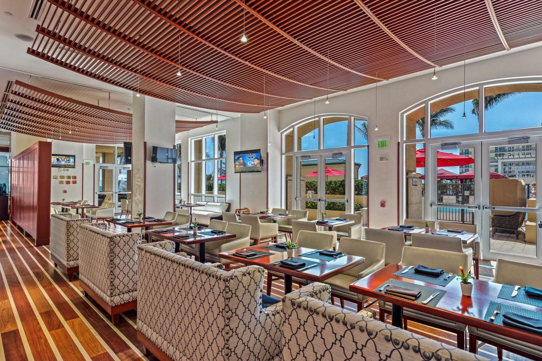 For Sale: $589,900 (1 beds, 1 baths, 726 Square Feet)